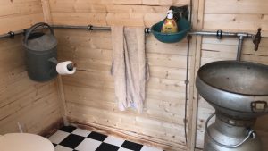 Ein Hingucker: die Toilette für die Besucher vom alten Trafoturm